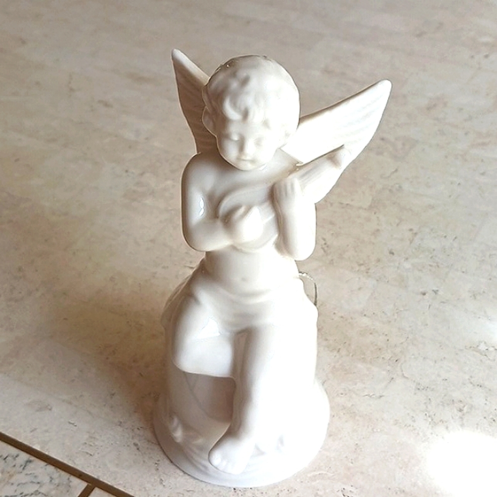 Angel -- Viintage cherub w/ mandolin and inside bell chime..New, porcelain